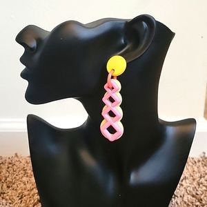 🩷💛 Beautiful lightweight earrings 🧡💜